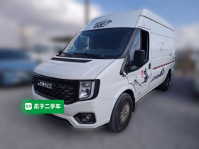 江铃福顺 2022款 2.0T 手动厢式运输车中轴中高顶3座