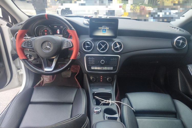 奔驰GLA 2018款 GLA 200 时尚型中控内饰12