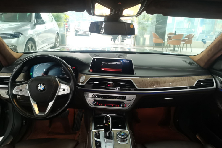 宝马7系 2019款 740Li 领先型 豪华套装中控内饰12