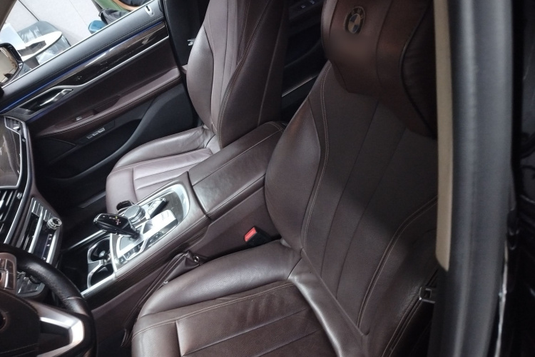 宝马7系 2018款 730Li 领先型 卓越套装中控内饰19