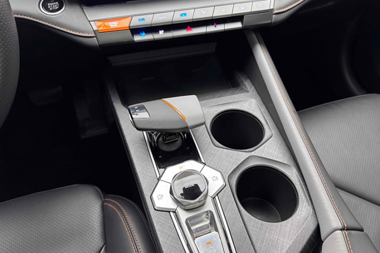 长安UNI-V 2022款 1.5T 尊贵型中控内饰7008