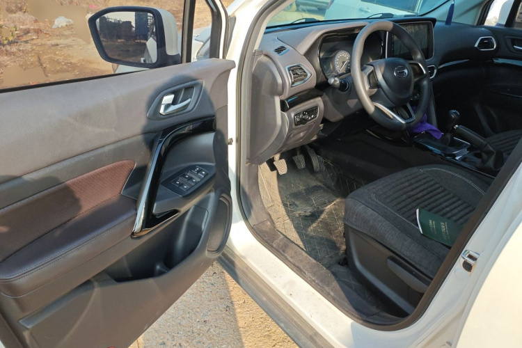 广汽传祺 传祺GS4 2018款 200T 手动两驱舒适版中控内饰20