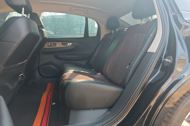 红旗E-QM5 2022款 431km 充电乐享版中控内饰21