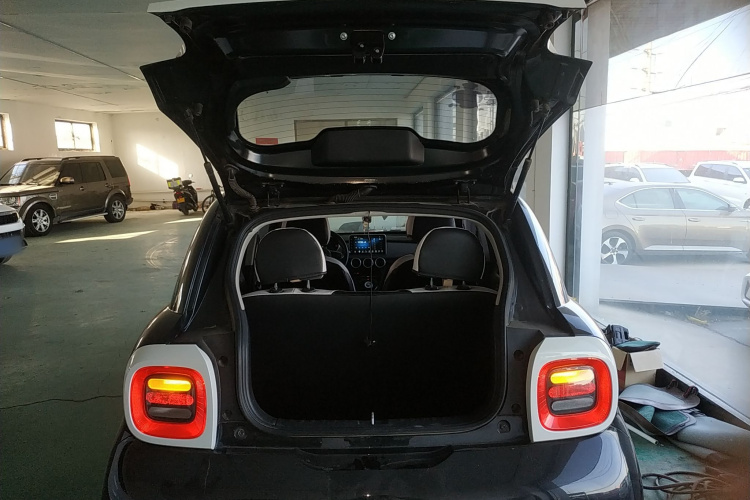 欧拉黑猫 2021款 301km 基础型机舱底盘23