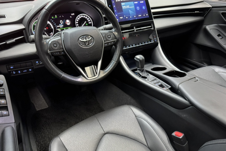 丰田 亚洲龙 2023款 双擎 2.5L 豪华版中控内饰7010