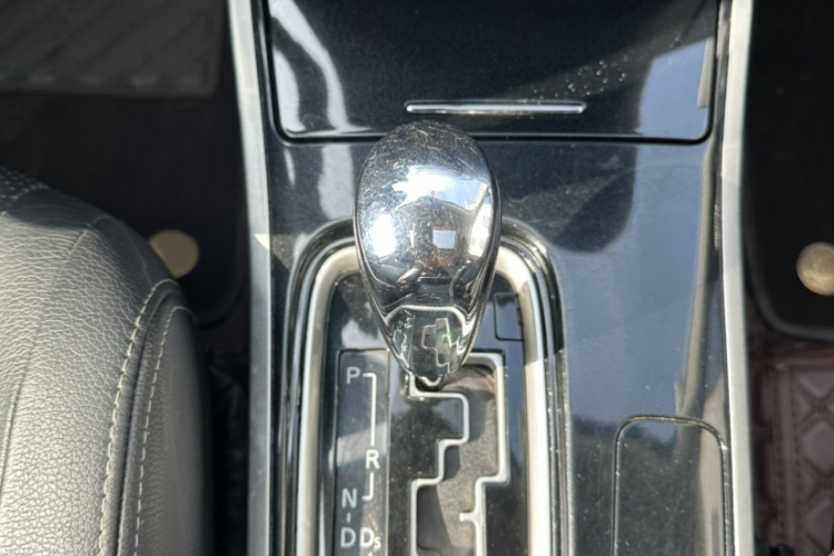 三菱 欧蓝德 2018款 2.0L 两驱荣耀版 5座局部细节18