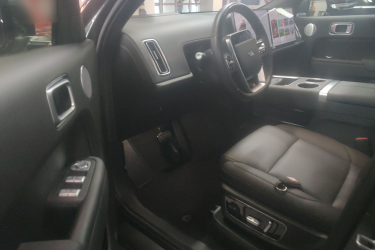 理想汽车 理想L8 2023款 Pro中控内饰19