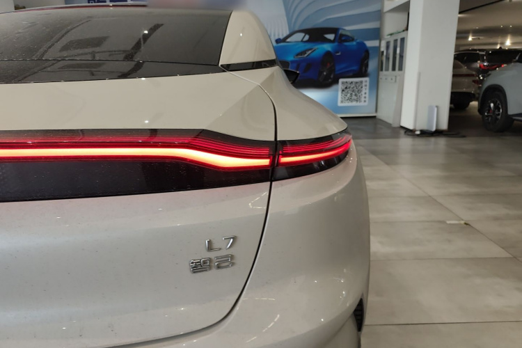 智己汽车 智己L7 2022款 Dynamic车身外观9