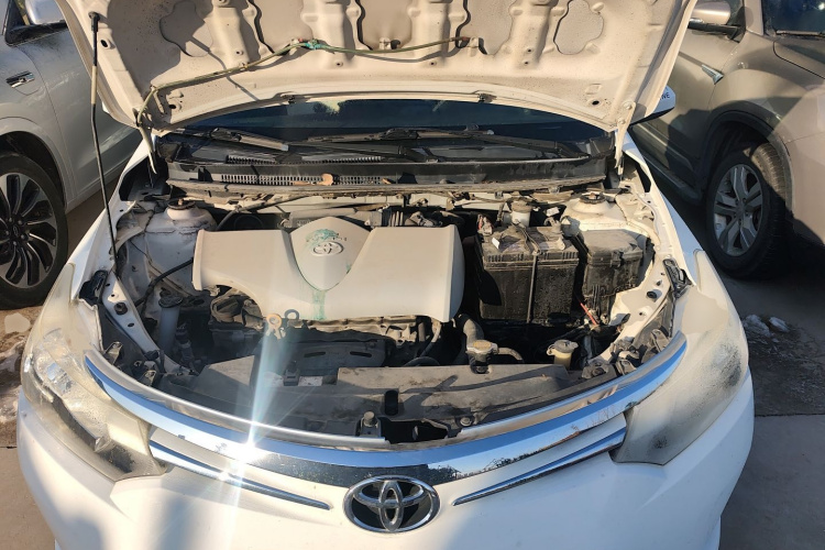 丰田 威驰 2014款 1.5L 手动智尚版机舱底盘24