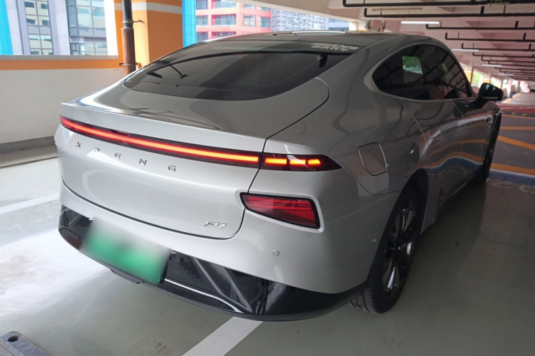 小鹏P7 2020款 706G车身外观7