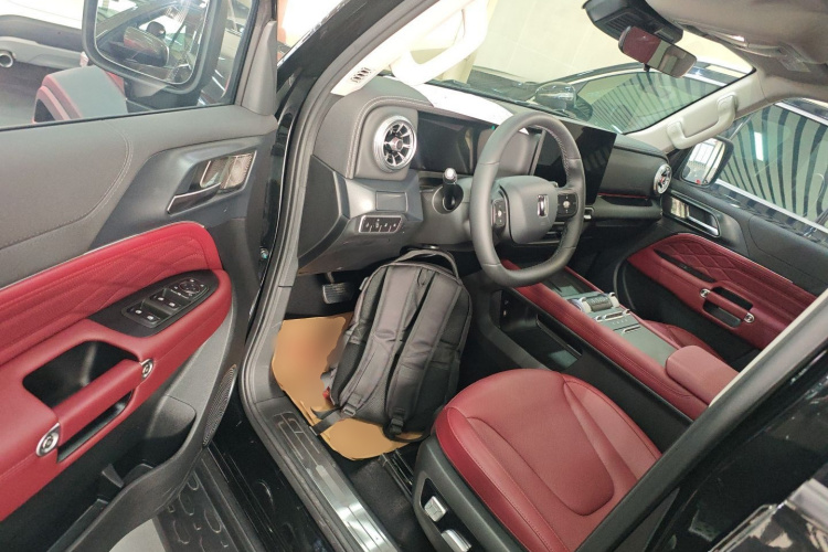 坦克300 2025款 2.4T 柴油版中控内饰7003