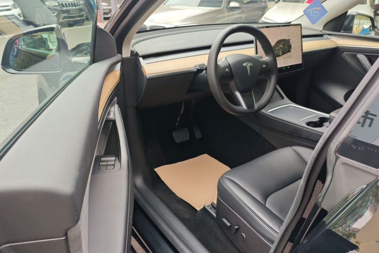 特斯拉 Model Y 2022款 后轮驱动版中控内饰20