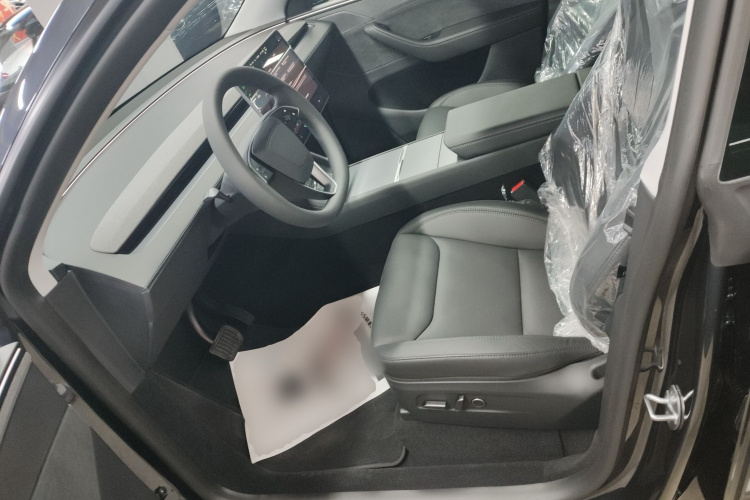特斯拉 Model Y 2025款 改款 长续航全轮驱动版中控内饰19