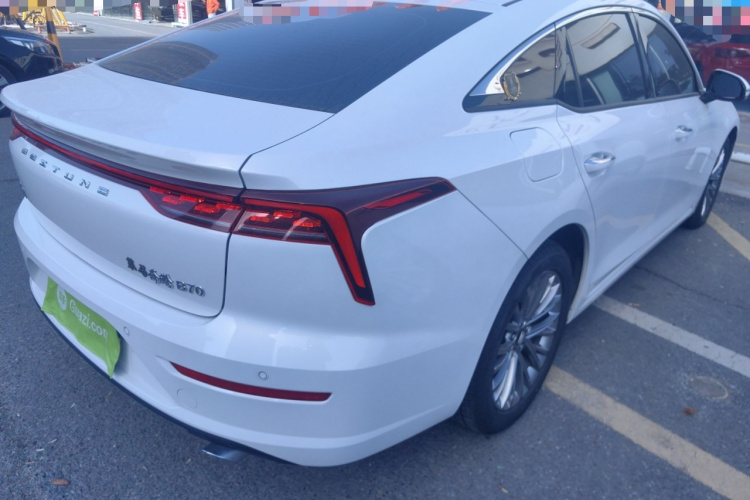 奔腾B70 2025款 龙耀版 1.5T 欢享型车身外观7