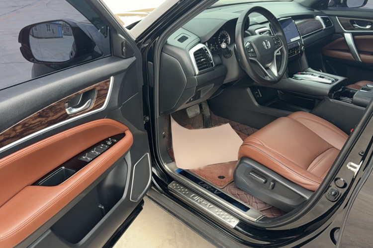 本田UR-V 2017款 370TURBO 四驱尊享版 国V中控内饰7003