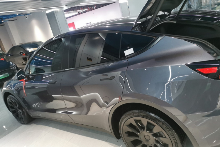 特斯拉 Model Y 2022款 改款 长续航全轮驱动版车身外观4