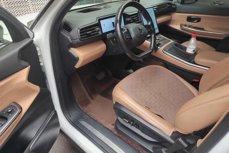 蔚来ES8 2020款 580KM 签名版 六座版中控内饰7002