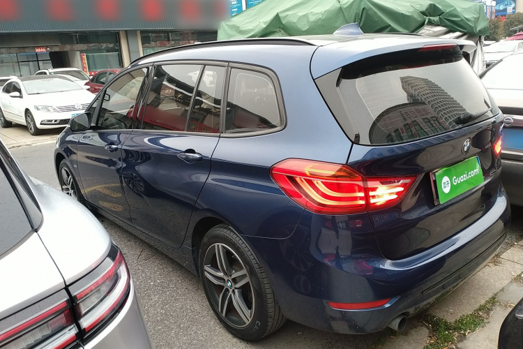 宝马2系多功能旅行车 2015款 218i 运动设计套装车身外观4