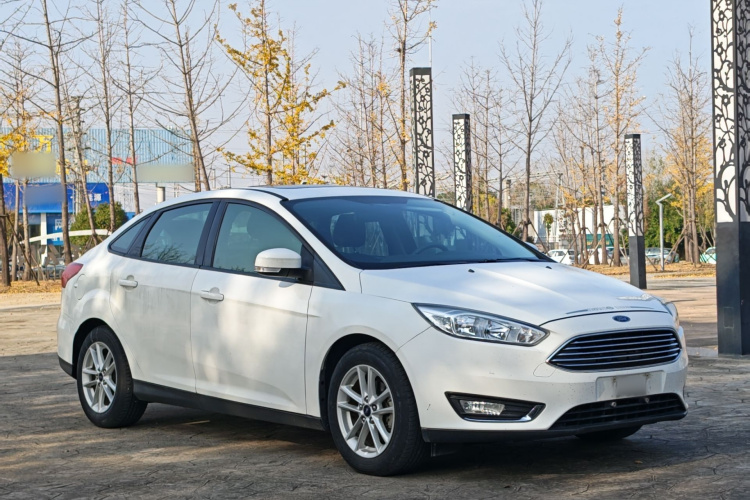 福特 福克斯 2017款 三厢 1.6L 自动风尚型智行版车身外观6002