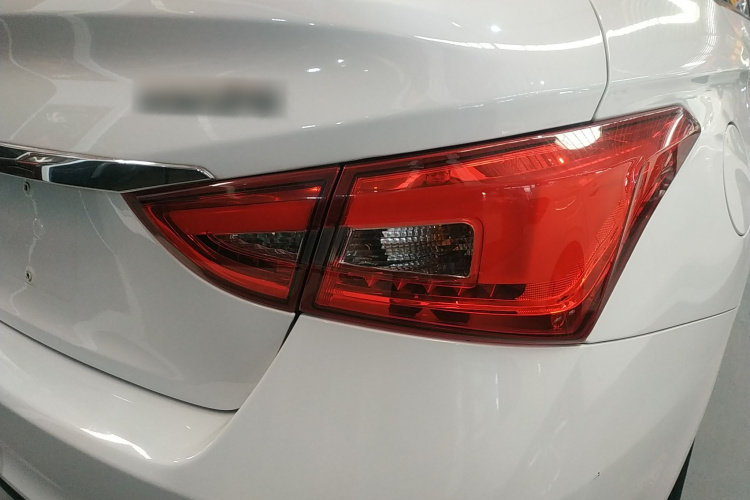 奇瑞 艾瑞泽5 2021款 PRO 1.5L CVT青春版车身外观6006