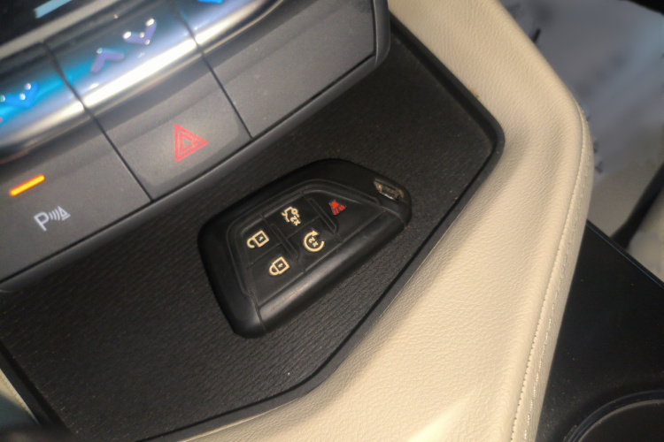 凯迪拉克CT4 2021款 28T 风尚型中控内饰7001