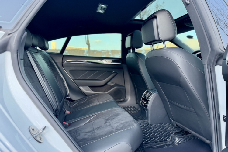 一汽-大众CC 2023款 330TSI 炫目版中控内饰7002