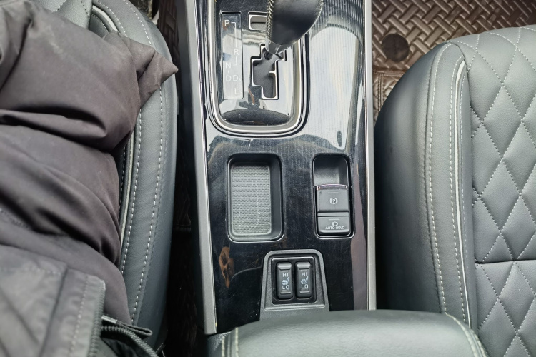 三菱 欧蓝德 2021款 改款 2.0L 两驱畅享版 5座中控内饰7007