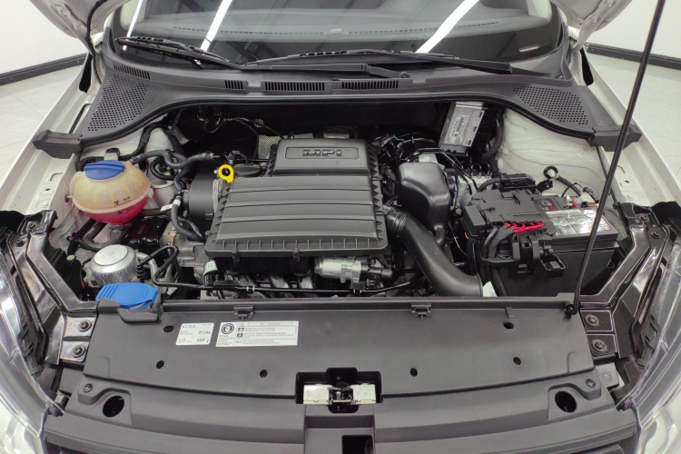 大众 桑塔纳 2021款 1.5L 自动风尚版机舱底盘24