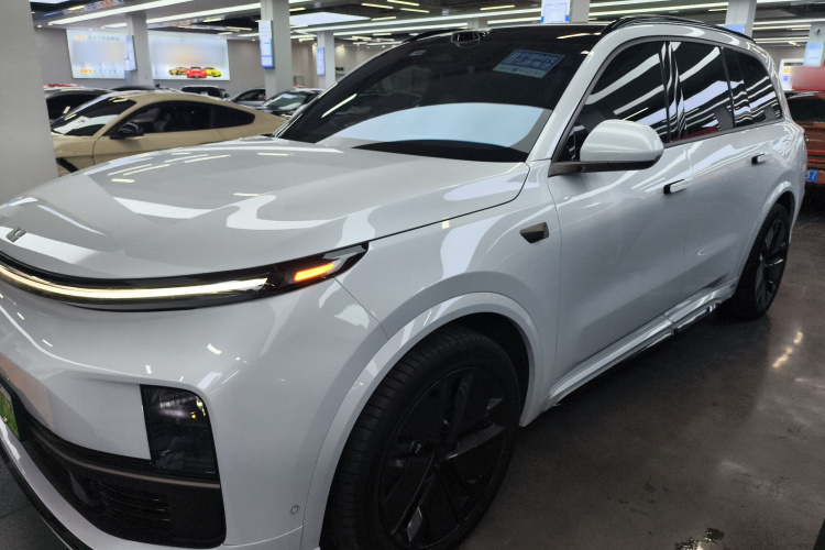 理想汽车 理想L9 2025款 Ultra 智能焕新版车身外观4