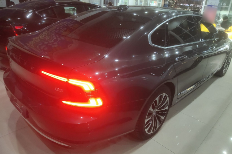 沃尔沃S90 2023款 B5 智逸豪华版车身外观7