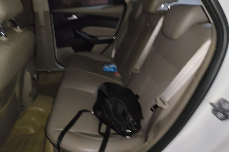 福特 福克斯 2015款 三厢 EcoBoost 180 自动旗舰型中控内饰7004