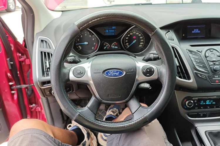 福特 福克斯 2012款 两厢 1.6L 手动风尚型局部细节13