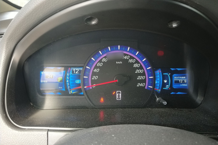 比亚迪M6 2015款 2.4L 自动尊贵版局部细节14