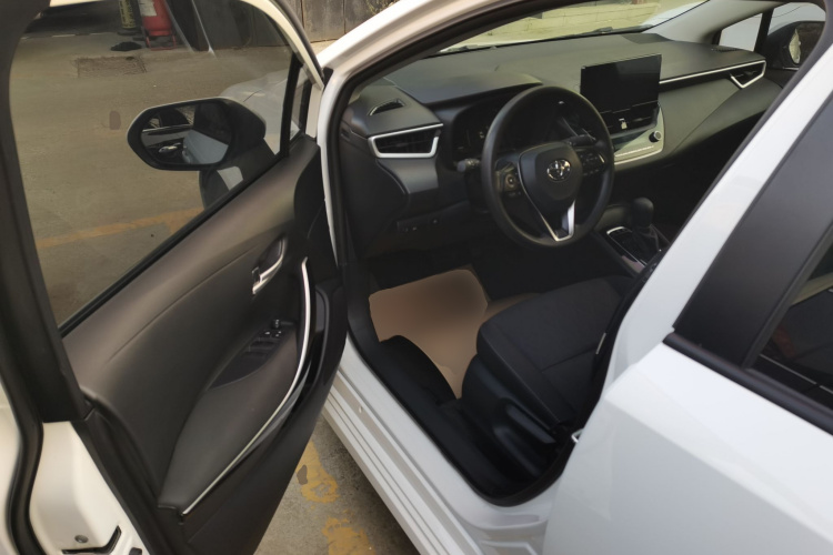 丰田 卡罗拉 2023款 1.8L 智能电混双擎 先锋版中控内饰20