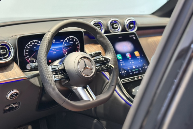 奔驰GLC 2025款 改款 GLC 300 L 4MATIC 动感型 5座中控内饰7003