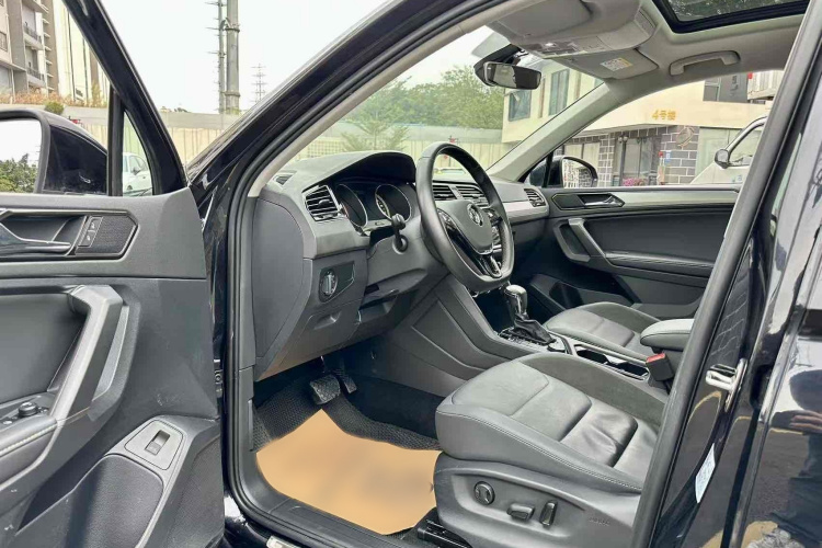 大众 途观L 2019款 380TSI 自动四驱智动豪华版7座 国VI局部细节19