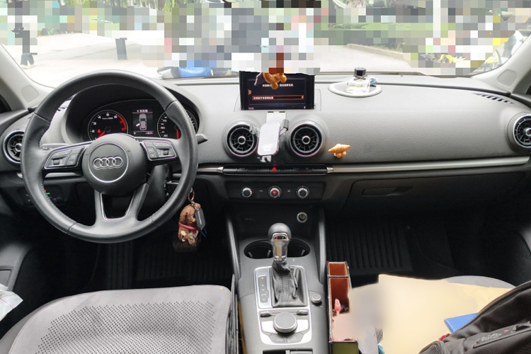 奥迪A3 2018款 30周年年型 Sportback 35 TFSI 进取型中控内饰7002