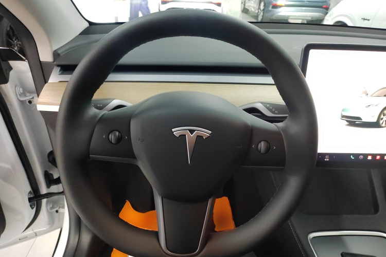 特斯拉 Model Y 2023款 后轮驱动版中控内饰13