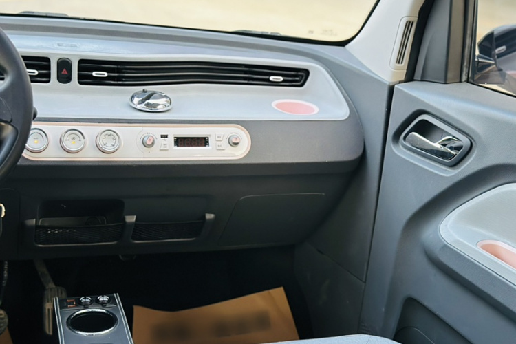 五菱汽车 宏光MINIEV 2021款 马卡龙时尚款 三元锂中控内饰7009