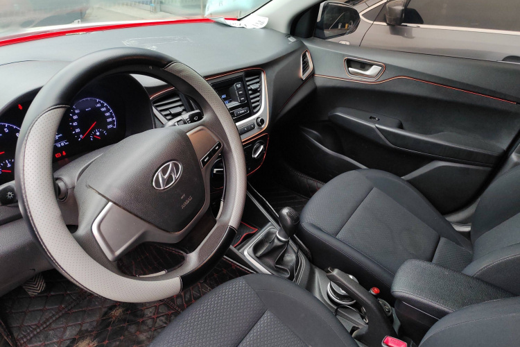 现代 悦纳 2016款 1.4L 手动炫酷版GLS局部细节9003