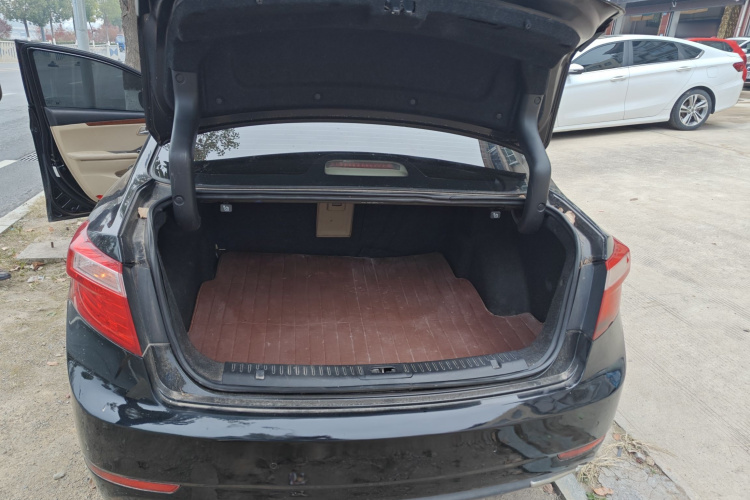 海马M8 2017款 1.8T 自动型机舱底盘23