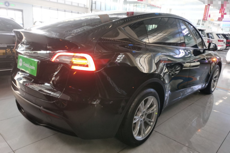 特斯拉 Model Y 2022款 改款 后轮驱动版车身外观7