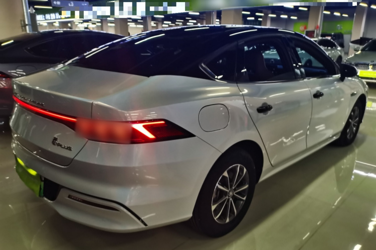 比亚迪 秦PLUS 2023款 冠军版 DM-i 55KM领先型车身外观7