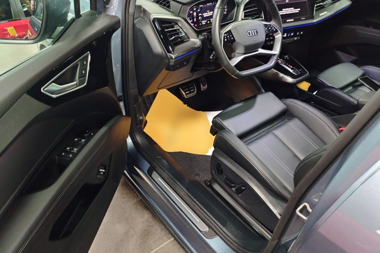 奥迪Q4 e-tron 2024款 40 e-tron 创行版中控内饰7003