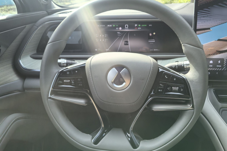 腾势N7 2023款 长续航性能版中控内饰7004