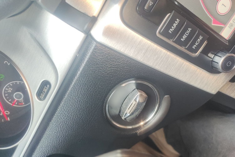 一汽-大众CC 2015款 2.0TSI 豪华型中控内饰7001