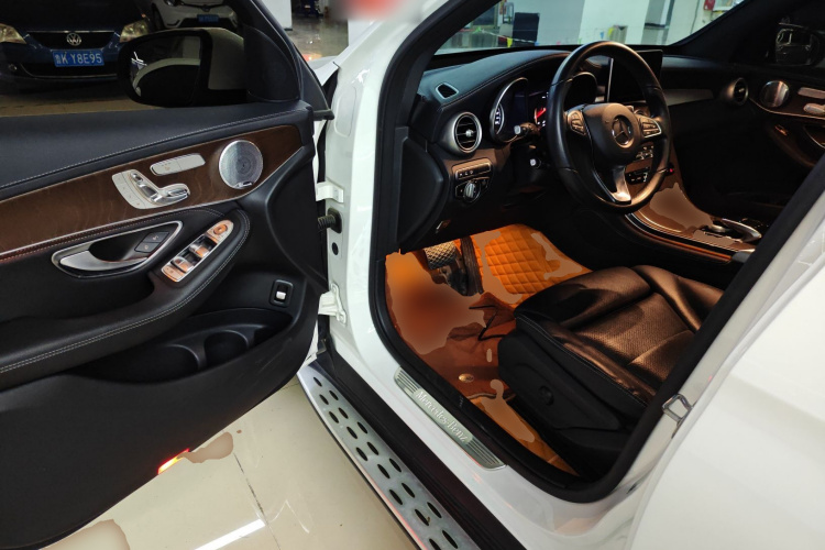奔驰GLC 2019款 改款 GLC 300 L 4MATIC 动感型中控内饰20