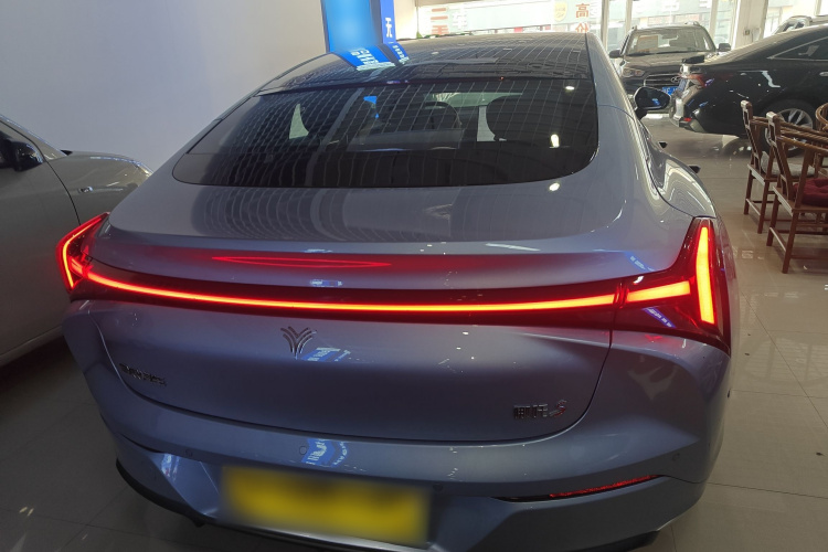 哪吒汽车 哪吒S 2024款 增程 1060版车身外观6