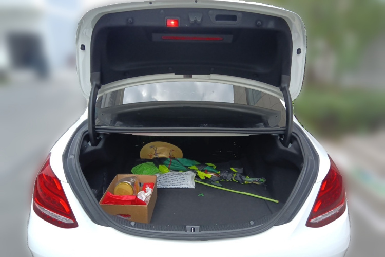 奔驰C级 2017款 改款 C 200 运动版局部细节23