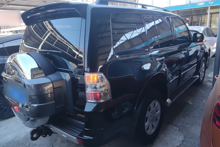 三菱 帕杰罗(进口) 2016款 3.0L 自动尊贵版 国V车身外观6005